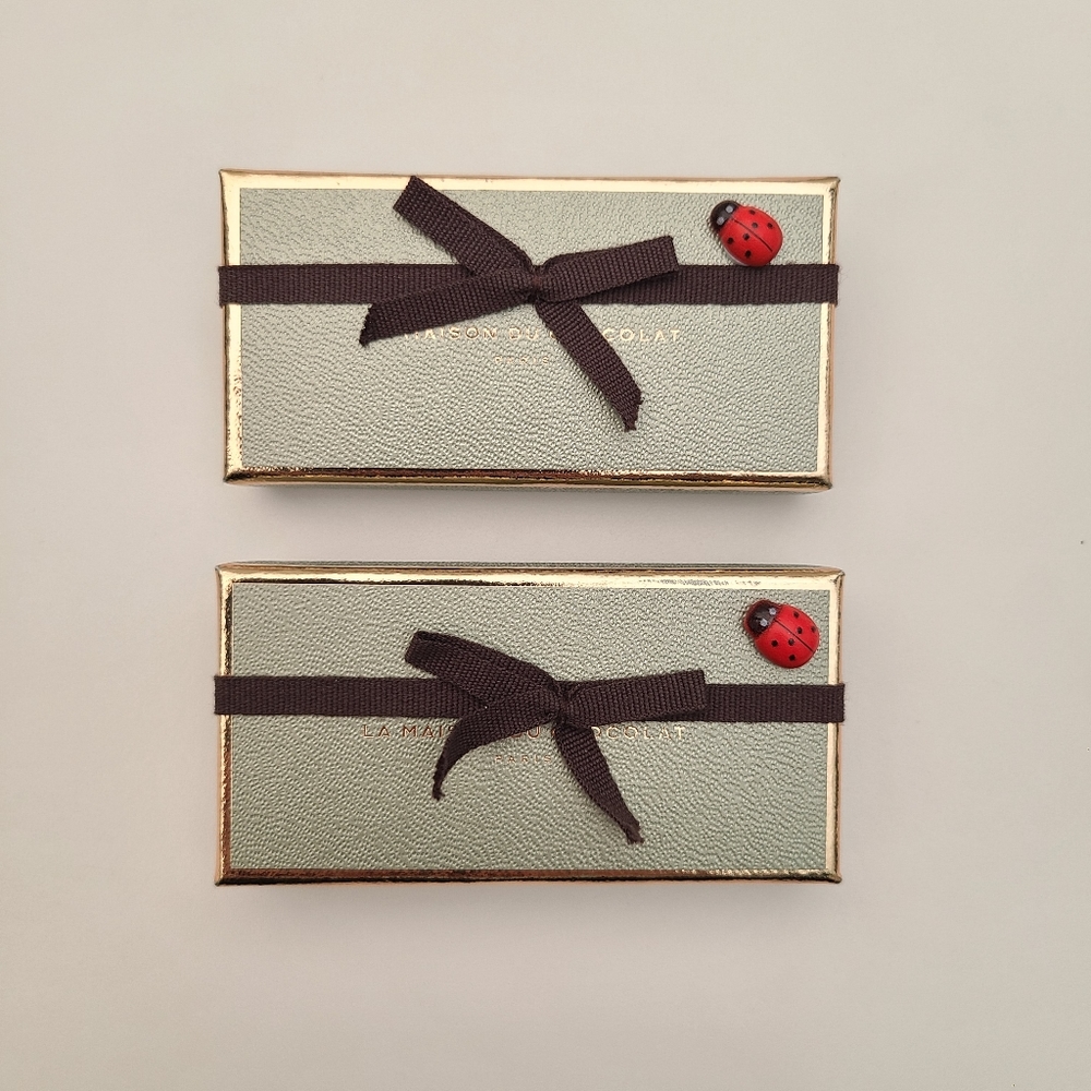 *** FREE *** w/ any purchase: Van Cleef & Arpels Empty Chocolate Box x2